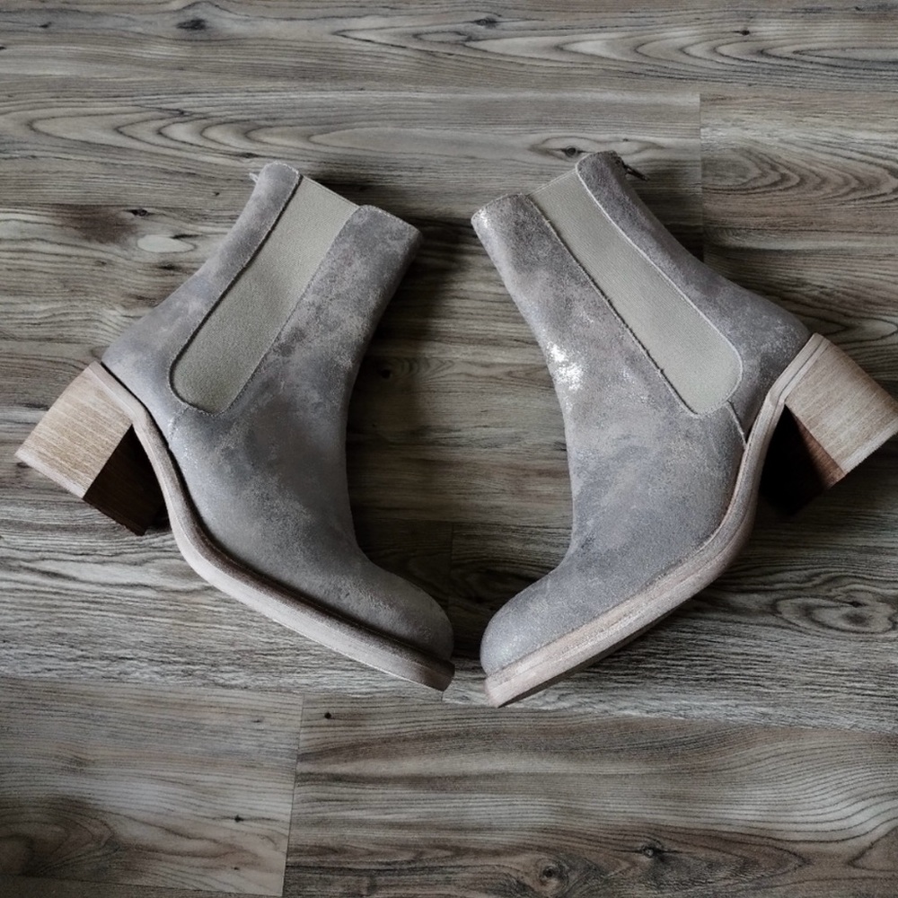 New! Never worn. Gorgeous shimmery ankle boots. True to size